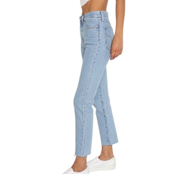 Levi's Wedgie Straight Raw Hem Jeans Light Wash - Picture 11 of 16